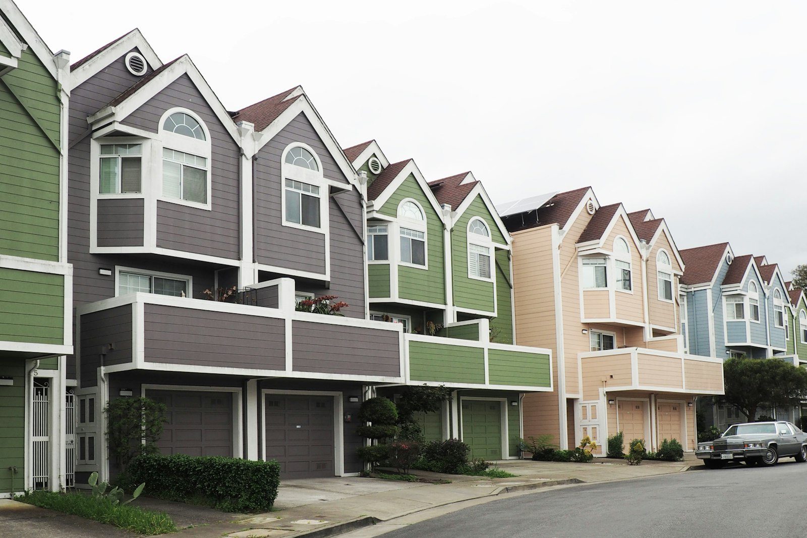 A row of homes on a Southern street